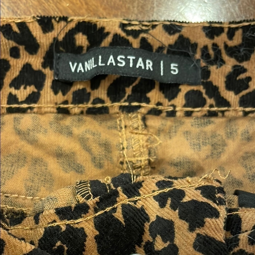 Leopard Print Mini Skirt 🖤🤎 - Picture 3 of 12